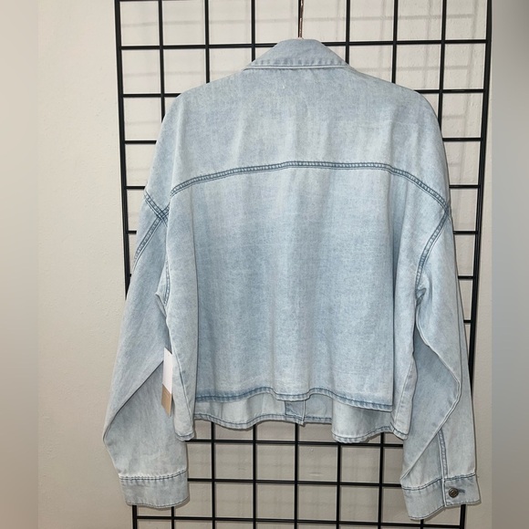 NWT Cropped Denim Button Down Shirt - Light Blue Denim Wash - XL - Picture 6 of 15